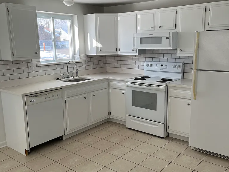 2470 Sheridan Dr #LOWER — Photo 7
