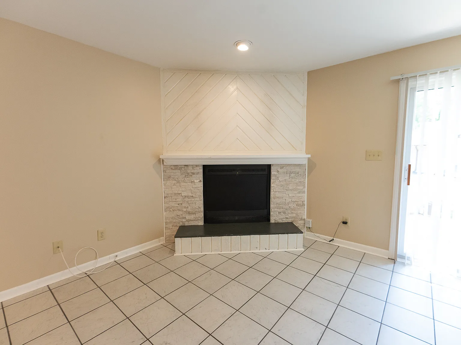 2 bed, 2.5 bath, 1280 sqft, $1,400 — Photo 3