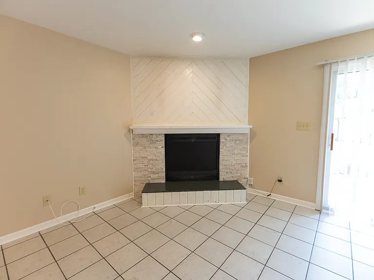 185 Forest View Dr — Photo 3