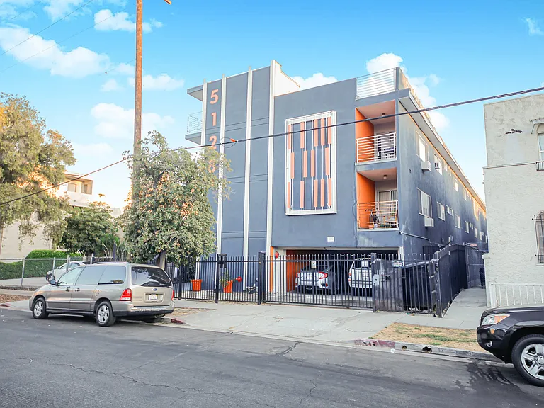 5128 De Longpre Ave #18 — Photo 7