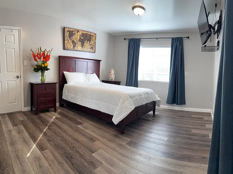 Master - Bed 1