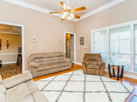 5th image of 1471 Basswood Dr