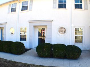 102 Village Trce APT 15, Kingston, TN 37763