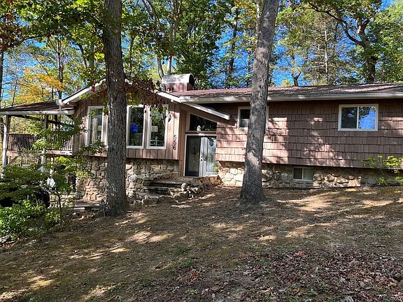3rd image of 556 Loraine St