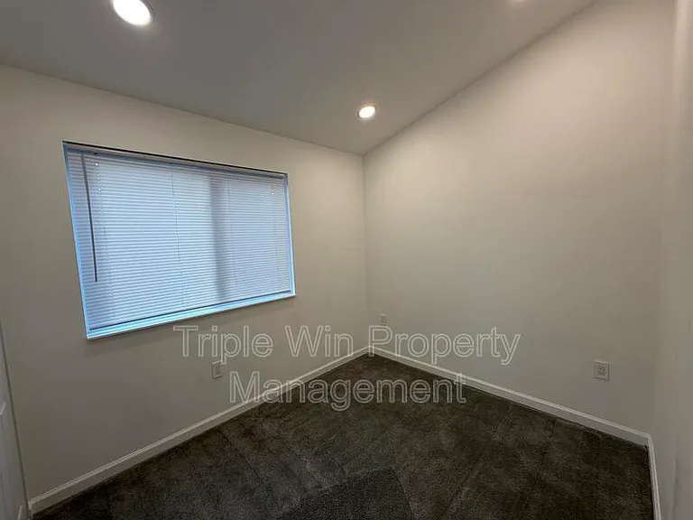 1332 Langholm Dr — Photo 13