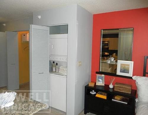 5th image of 225 N Columbus Dr #0+