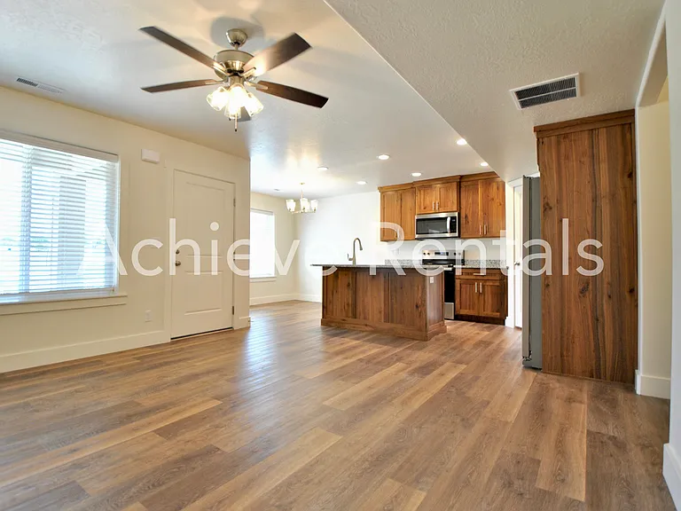 2038 N 380 E — Photo 3