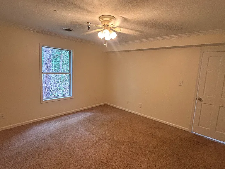 200 Stewart Ln #10 — Photo 12