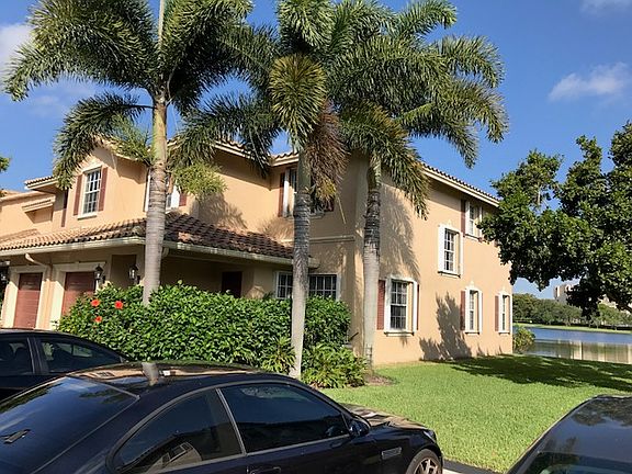 2nd image of 3375 Lakeside Dr #26