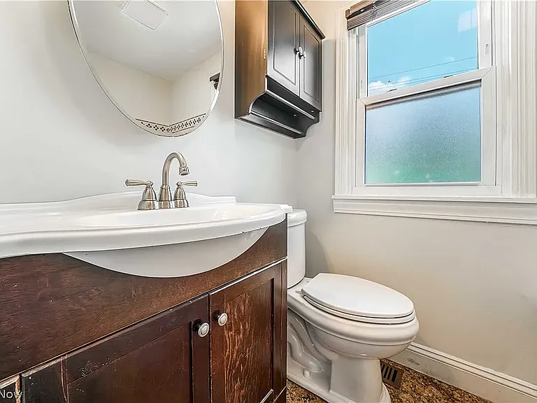 142 Woodstock Ave — Photo 15