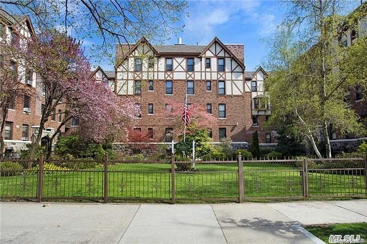 160-15 Powells Cove Boulevard #C3 photo 1