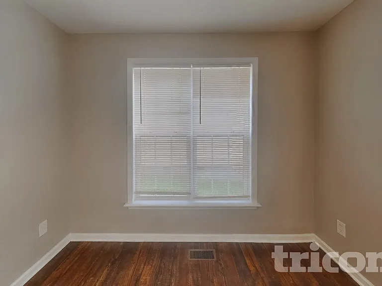 2809 Erinridge Rd — Photo 5