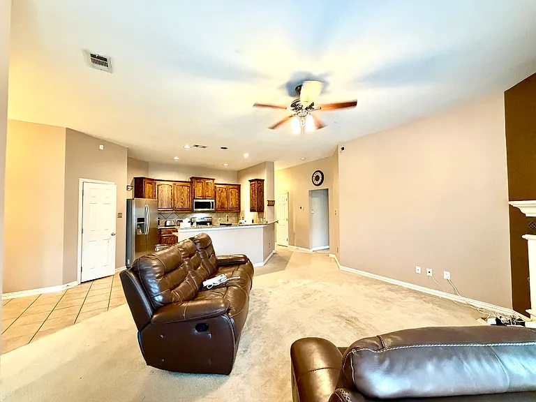 2102 Central Park Dr — Photo 3
