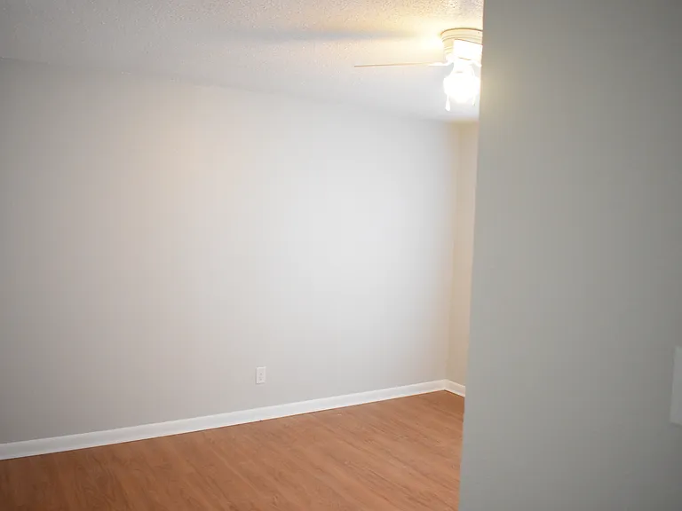 2433 Woden Rd — Photo 9
