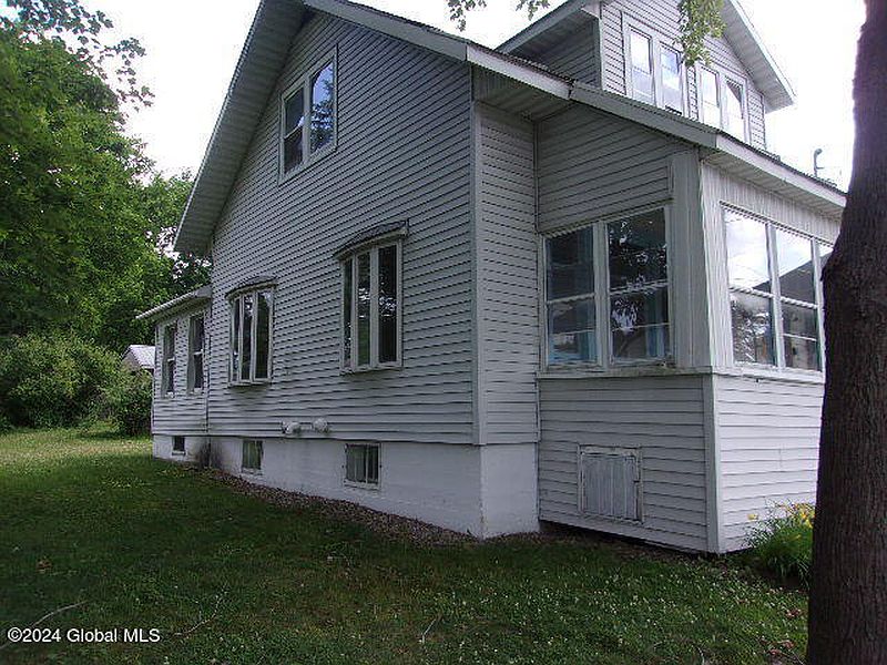 3rd image of 105 E Decker Street
