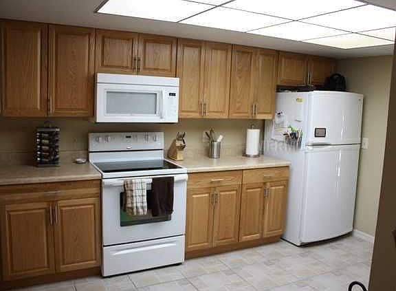 3rd image of 1074 Kensington Park Ct #102