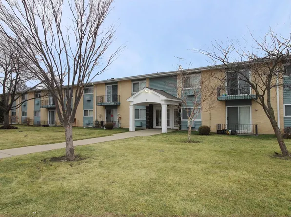 9561 Dee Rd #204D, Des Plaines, IL 60016