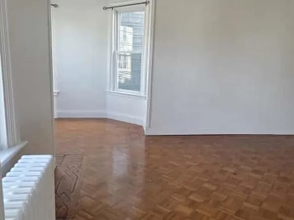 207 Jewett Avenue image 4 of 14