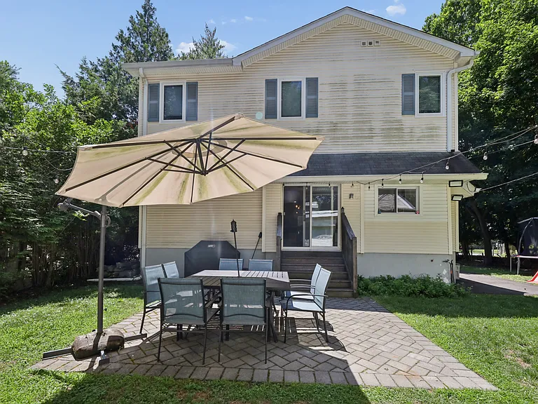 107 E Madison Ave — Photo 27