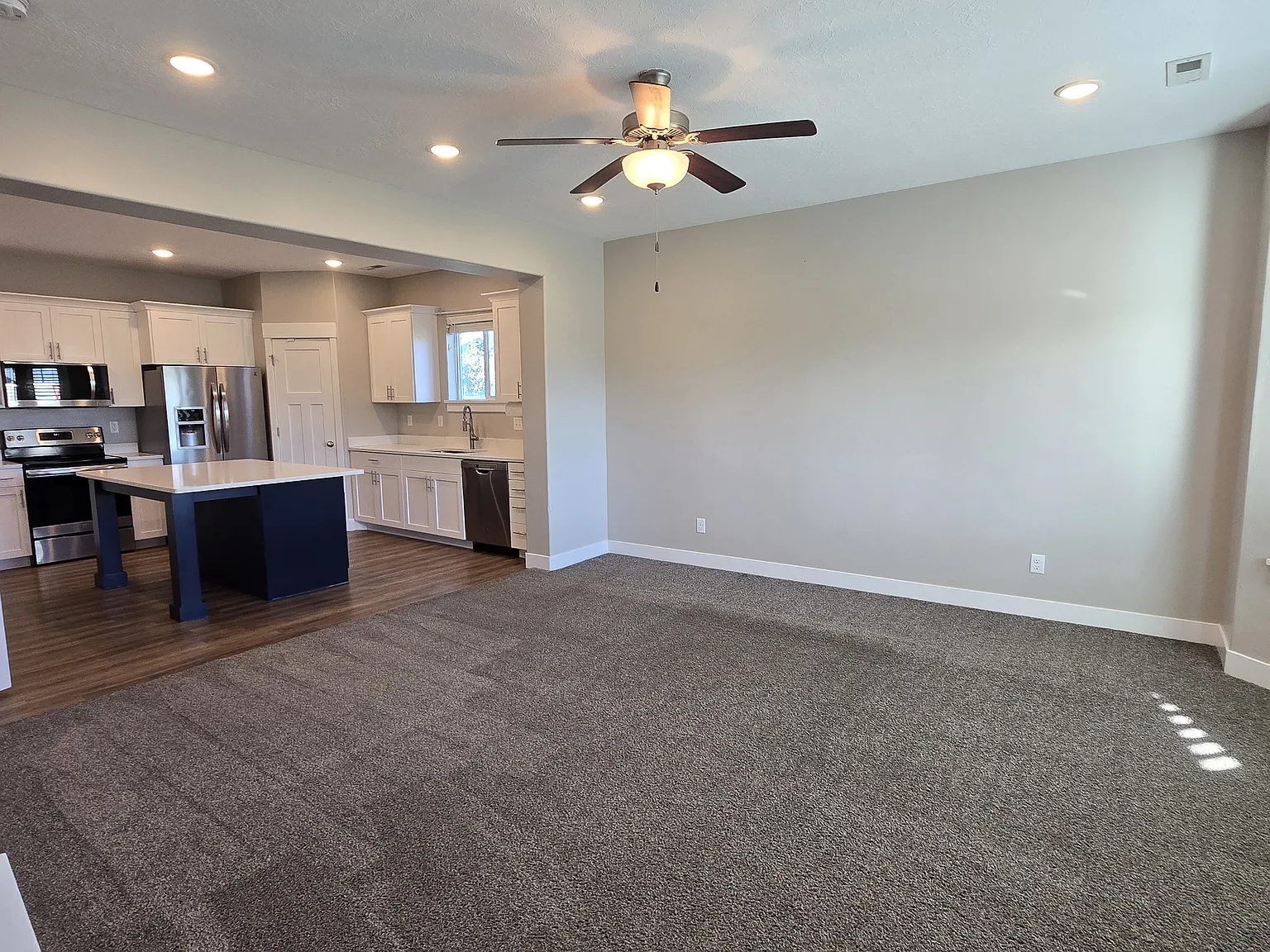 3 bed, 2.5 bath, 1500 sqft, $1,950 — Photo 3
