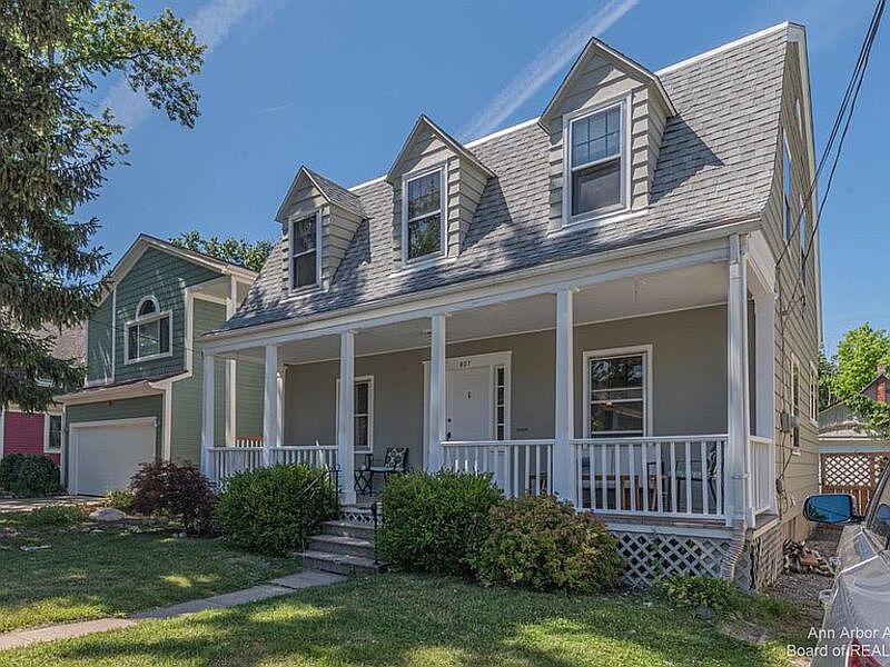 1st image of 927 Woodlawn Ave
