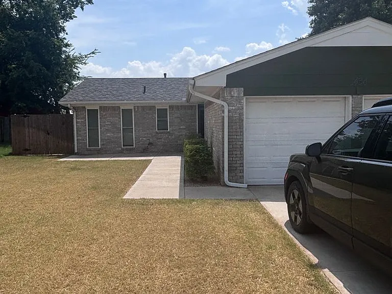 1434 Princeton Cir — Photo 1