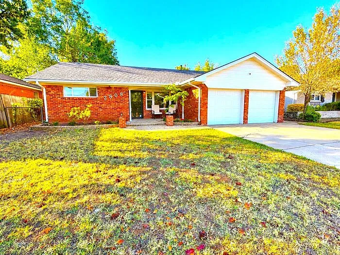 2808 Lakeside Dr