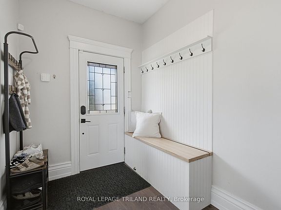 3rd image of 54 Hume St