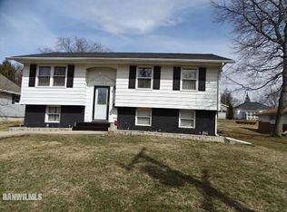 1256 W Palmer St, Freeport, IL 61032