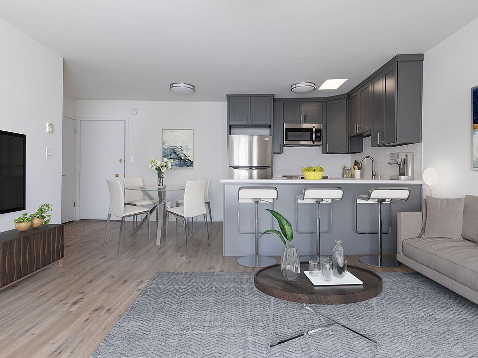 1st image of 410 & 414 Manhattan Pl #210