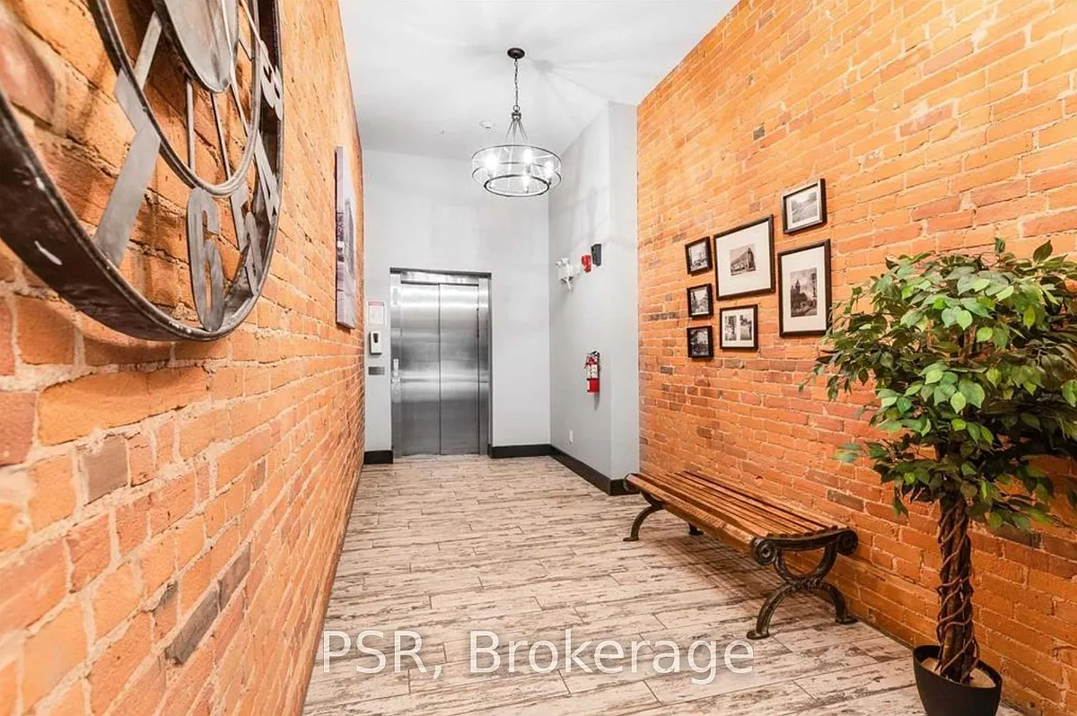 Building Photo - 2870 Dundas St W #310