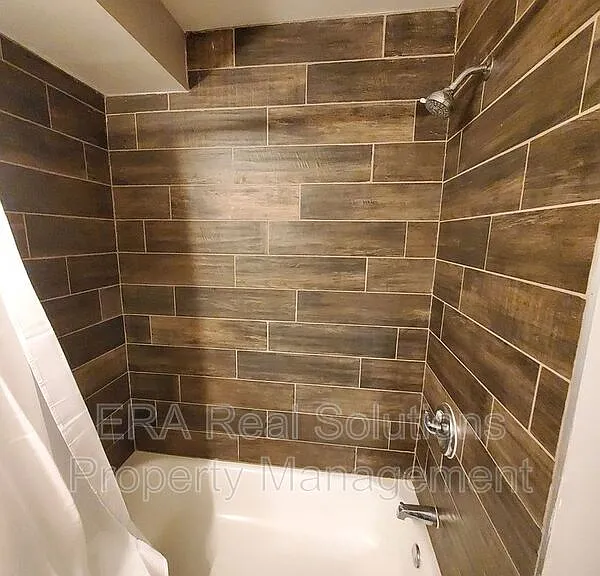 2205 W Sullivant Ave — Photo 11