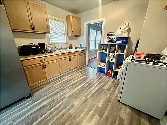 5th image of 2303 E 41st St