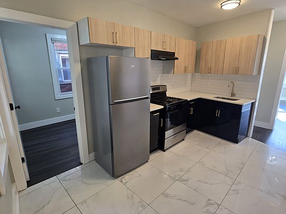 2nd image of 154 Sanford St #2B