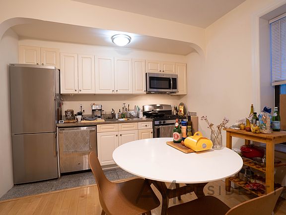 2nd image of 31 Ocean Pkwy APT 1