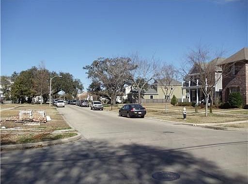 2nd image of 5870 Argonne Blvd