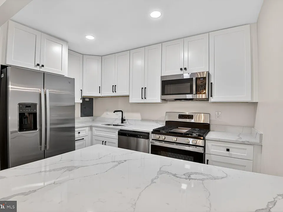 205 Victor Pkwy #D-205D