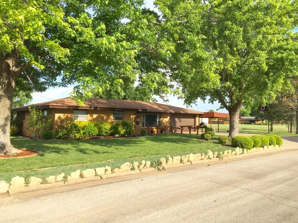 905 Sylvia St, Fairview, OK 73737