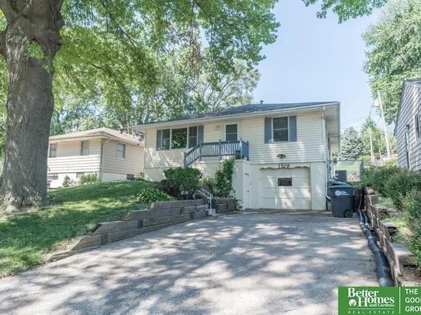 1506 Cole Creek Dr, Omaha, NE 68114