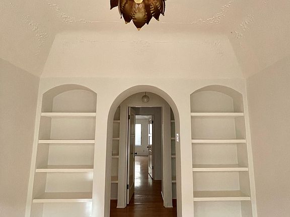 5th image of 113 N Detroit St #4