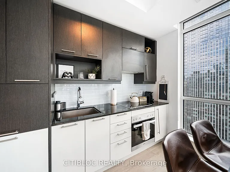 30 Nelson St #2807 — Photo 21