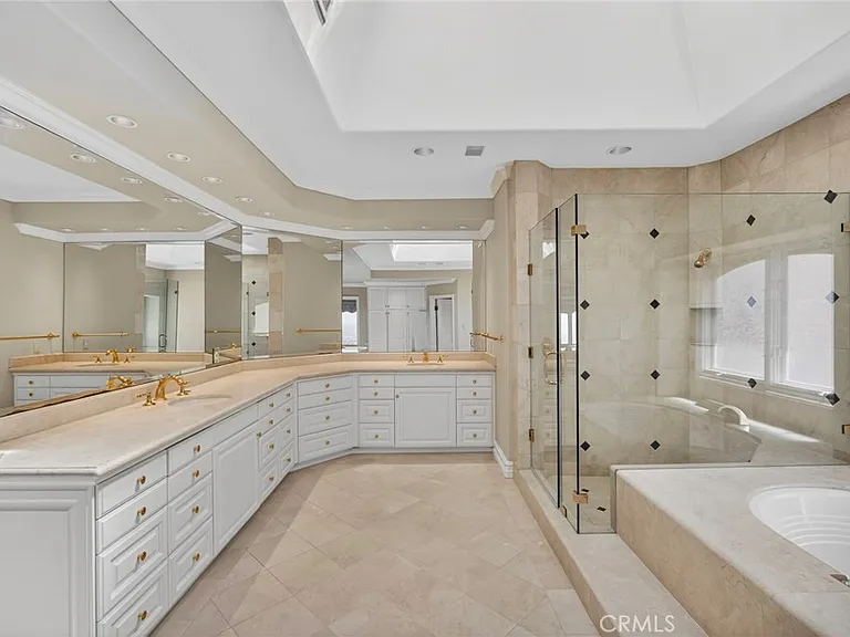 49 Cambria Dr — Photo 34