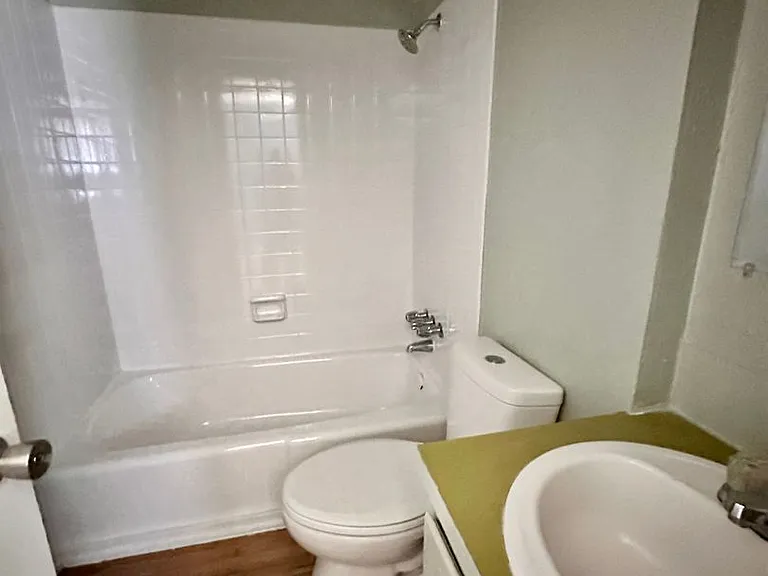 Eastgate Apartments — Photo 6