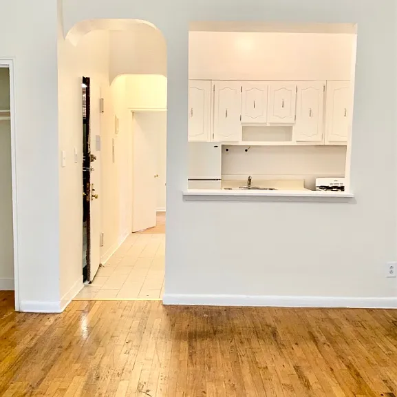 21 E 108th St #2D — Photo 4