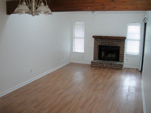 3rd image of 216 Dixie Dr #4