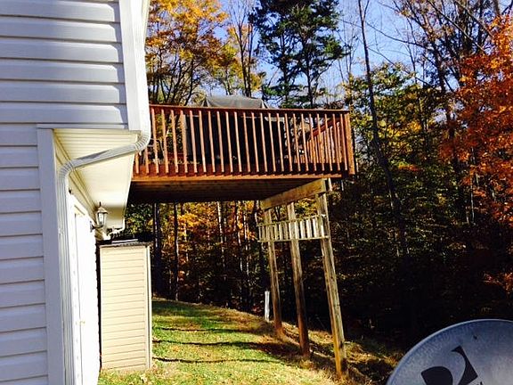 4th image of 200 Woodlake Dr