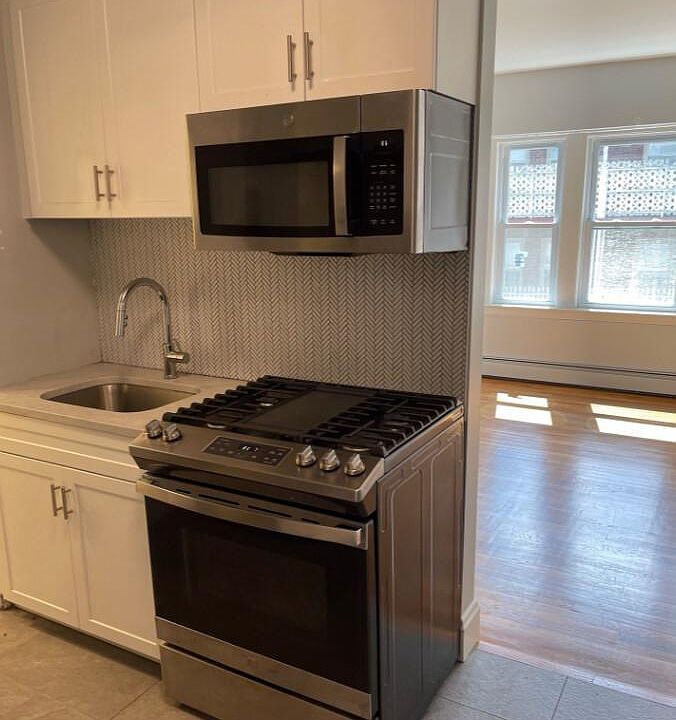1st image of 256 Lafayette St #10