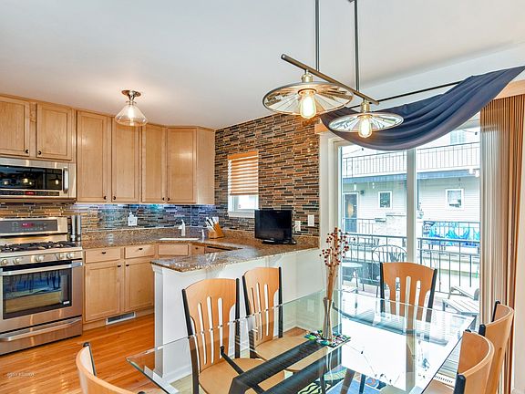 4th image of 3647 W Cornelia Ave Unit C