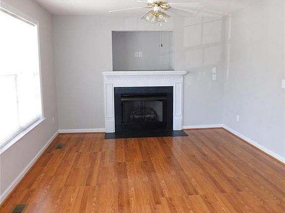 4th image of 212 Wimbledon Ct