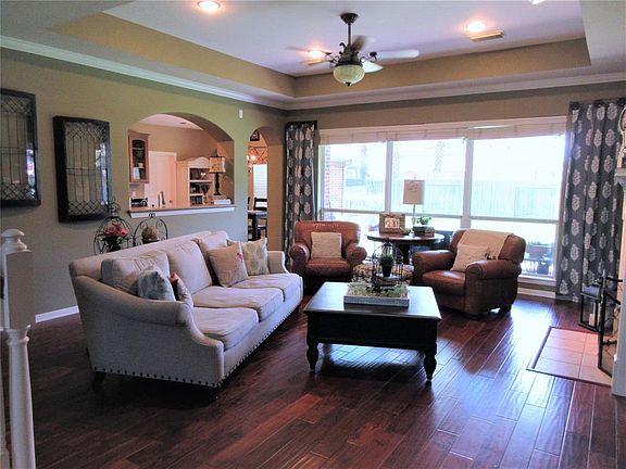 4th image of 209 Whitehall Cir